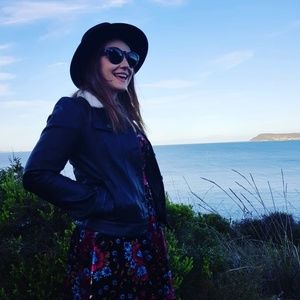 Meet your Posher, Caitlin